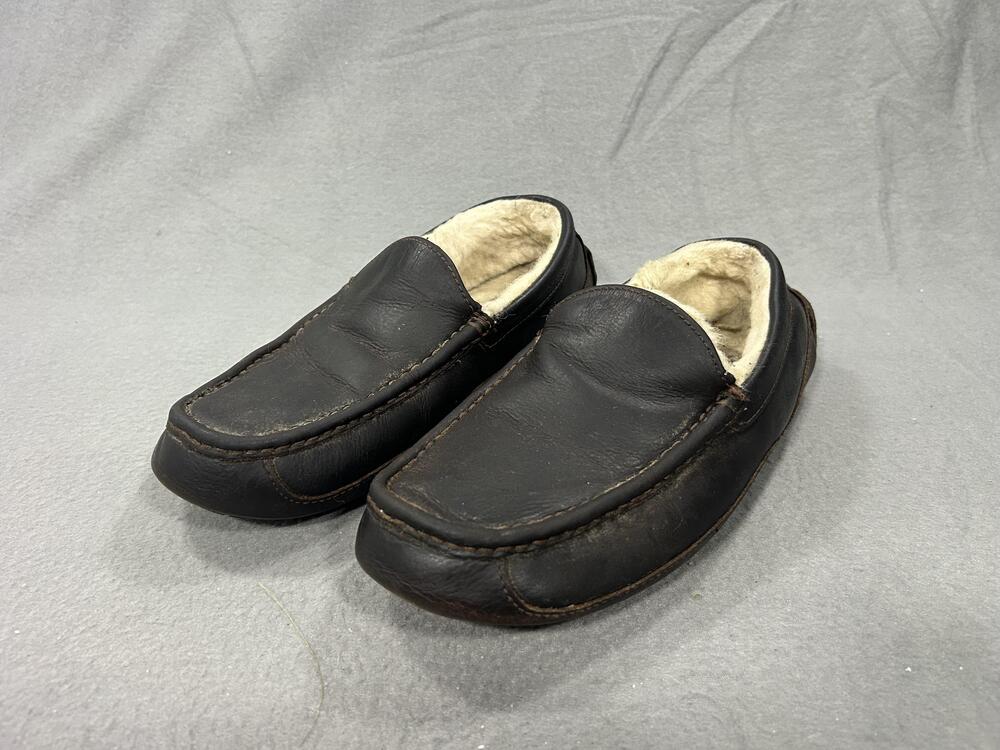 UGG Ascot Slippers Mens Size 10 Brown Sheepskin Leather Shearling Lined Moccasin
